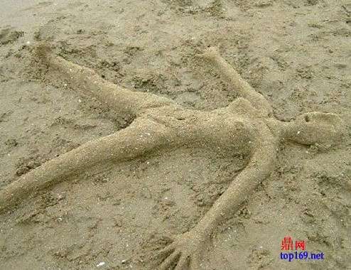 美女上的美女雕塑沙滩尿失禁图片