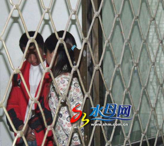 夜色酒吧实为传销黑窝 公安解救11名被困人员