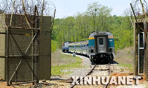 韩朝列车56年来首次穿越三八线