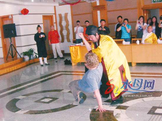 烟台螳螂拳跻身全国名拳 武当掌门来烟切磋图