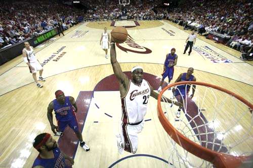 詹姆斯献25分 骑士主场91-87活塞总比分扳成2