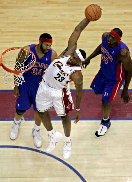 詹姆斯献25分 骑士主场91-87活塞总比分扳成2