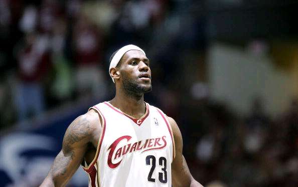 詹姆斯率骑士首次闯进总决赛 活塞2比4被淘汰