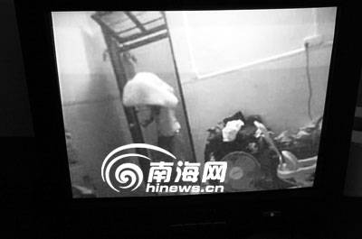 房客装摄像头拍下房东女儿盗窃过程(组图)