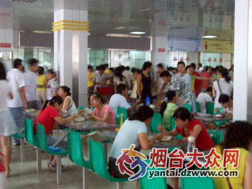 暑期大学生提前返校 考研大军来势汹涌--校园