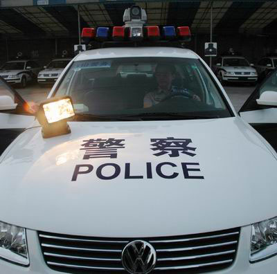 成都新警车投入使用 车顶旋转摄像头全天监控