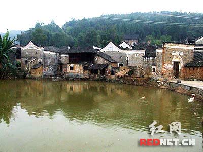 湖南永州新田有两处古村落,一为北宋时期的龙家大院,一为明清时期的