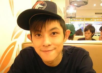 棒棒糖<em>男孩</em>演绎<em>炫酷发型</em>