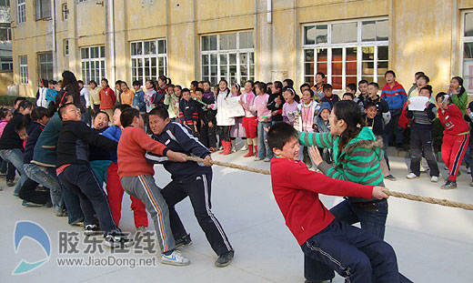 让运动成习惯 莱山区实验小学开展跳绳拔河比