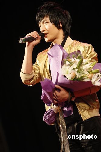 <em>北大才女闫妮</em>向陈楚生示爱 写了120首情诗--文