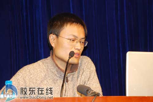 全国优秀青年志愿者徐本禹来烟大做专题报告-