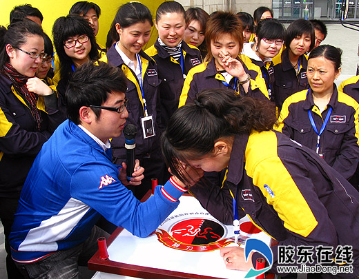 腕力王争霸赛开锣 老总豪言出道没遇对手(组图