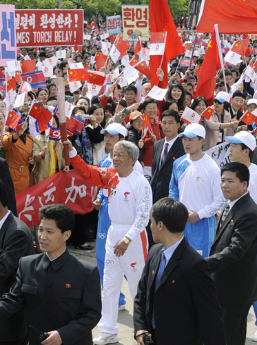 平壤火炬传递首末棒均为朝鲜体坛名将-金永南