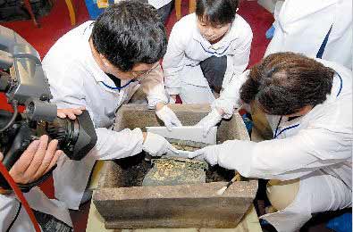 山西地宫唐代石函被开启 金椁中疑藏舍利子