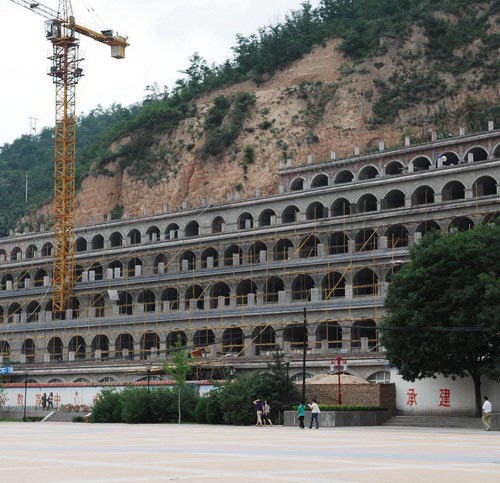 圣火传递延安站 延安大学校内的窑洞