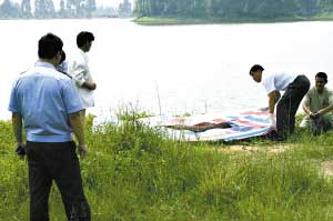 12岁男孩云东海湖游泳溺亡父亲伤心欲绝图