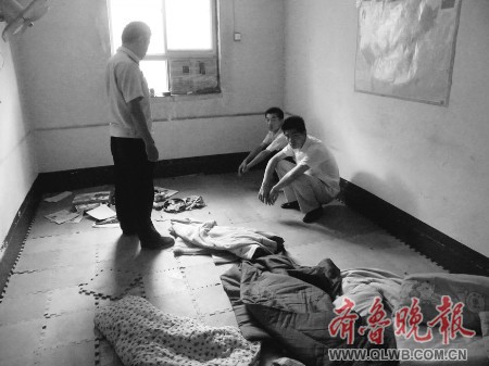 小伙二楼跳下逃离鼠窝