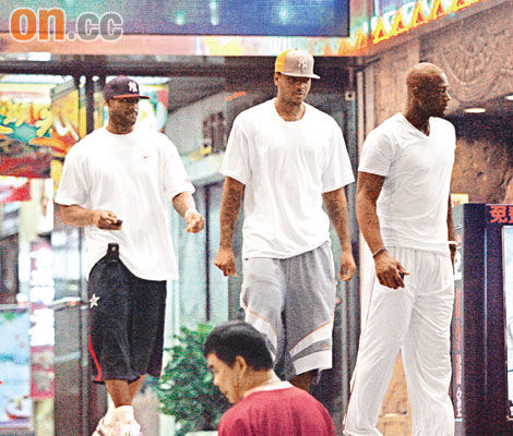 詹姆斯安东尼韦德红灯区<em>按摩</em> 专挑<em>越南</em>美女服