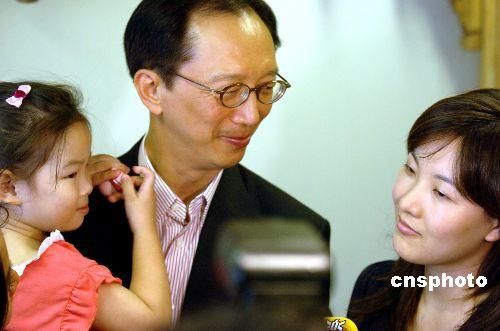 跳水皇后<em>伏明霞</em>和<em>孩子</em>们的生活照曝光-,<em>伏明</em>