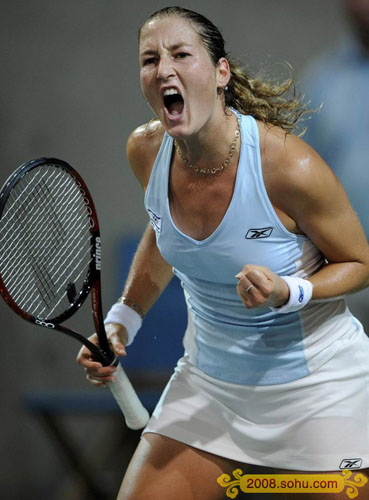 <em>女子网球</em>选手彩裙飞舞面目狰狞__海阳亚沙会