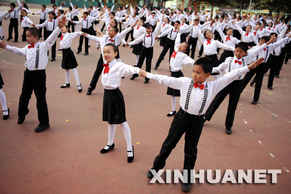 10月11日,太原市迎泽区举行小学生校园集体舞比赛,来自全区各小学26支