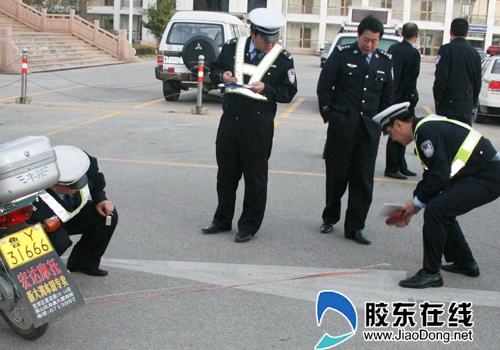 模拟现场勘查 市交警四队提高新民警办案能力