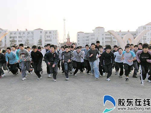 莱山一中举行冬季越野赛(图)