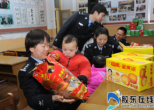 福利院怎么把孩子送进去 10375043_721358.jpg