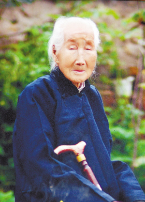 家住即墨华山镇的寿星于李氏1月22日去世享年109岁1月22日早上,一直