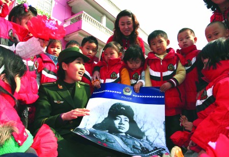 3月5日学雷锋纪念日给孩子讲述雷锋叔叔的故