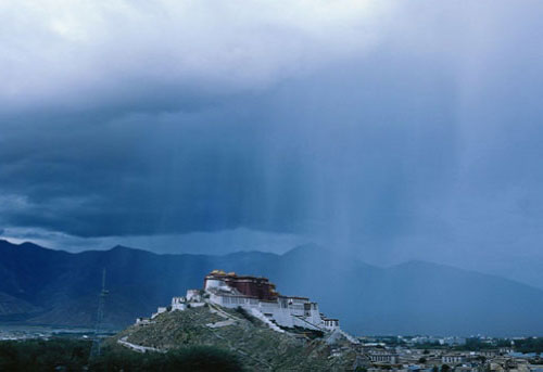 网友拍下湖南益阳山寨版布达拉宫(图)-山寨