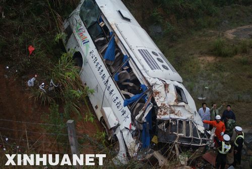 胡苏 27日下午发生在福建南平的重大交通事故死亡人数已上升至18人