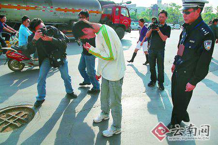 19岁小伙无证驾车撞死人潜逃9天后落网(图)-撞死