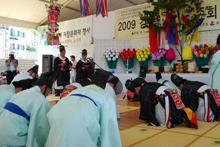 韩国江陵开始举行2009端午祭(组图)-端午祭-新闻中心