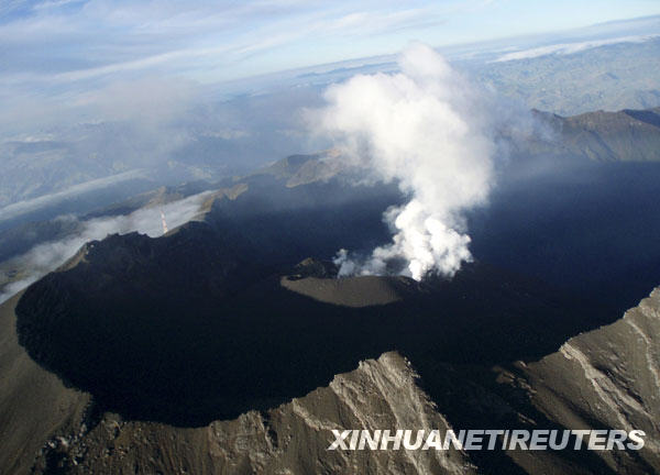 加莱拉斯火山位于纳里尼奥省首府帕斯托以西约9公里处,海拔4200多米.