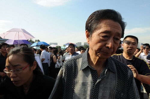 央视体坛众名嘴送别罗京 宋世雄李咏双眼红肿-罗京-新闻中心