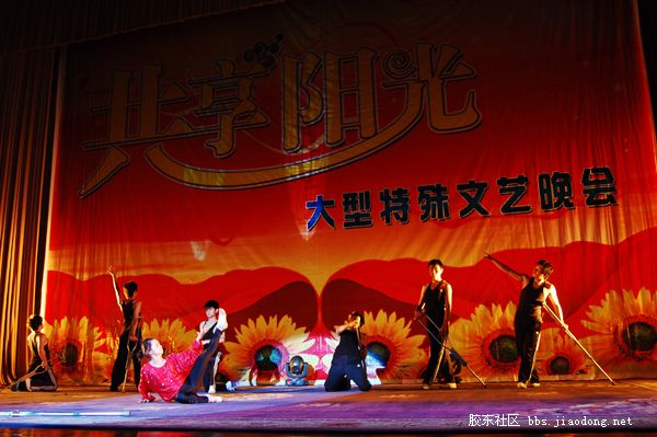 共享阳光关爱残疾人特殊文艺晚会举行--爱心