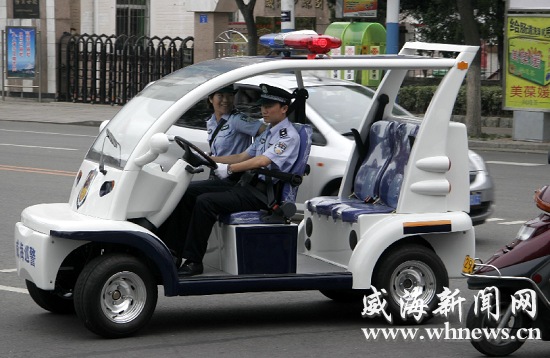 警用电动巡逻车亮相街头(图)