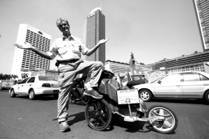 加拿大阿甘徒步环游地球 9年走了60000公里(图