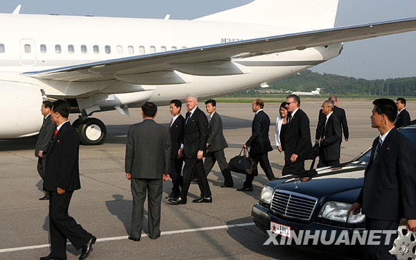 两名美国女记者搭乘克林顿专机离开朝鲜(图) -