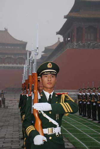 天安门国旗护卫队积极备战迎新中国60年组图