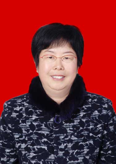 全国模范教师,山东省十大创新班主任,烟台市十大杏坛名人等荣誉称号
