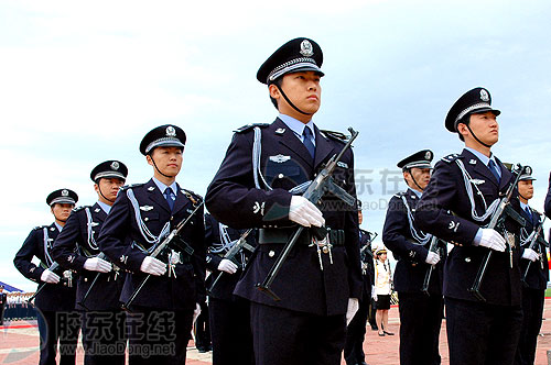 我们的队伍向太阳