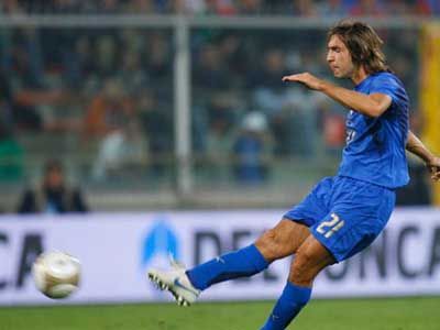 C罗领衔任意球梅开二度 最经典大师已遭弃用-