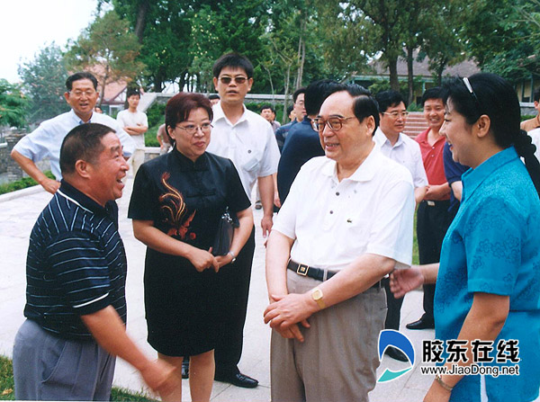 丁关根视察烟台山__红色印记_烟台市庆祝建党