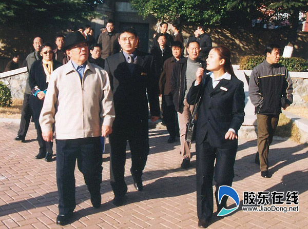 <em>迟浩田</em>到烟台山视察