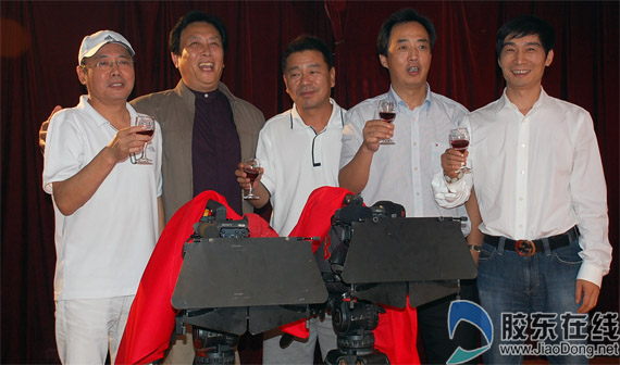 电视剧《东方》在烟开拍 唐国强饰毛泽东(图)