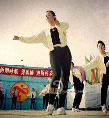 服装发展引领时尚巨变-改革开放后的渴望追求