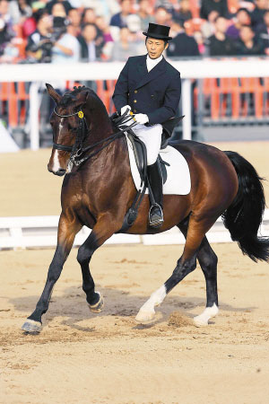 【马术】黄焯钦从农村男孩变绅士 马成其另一