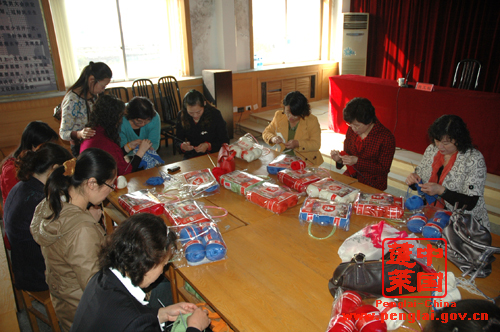我市启动恒爱行动为孤残儿童<em>编织</em>捐赠<em>毛衣</em>-